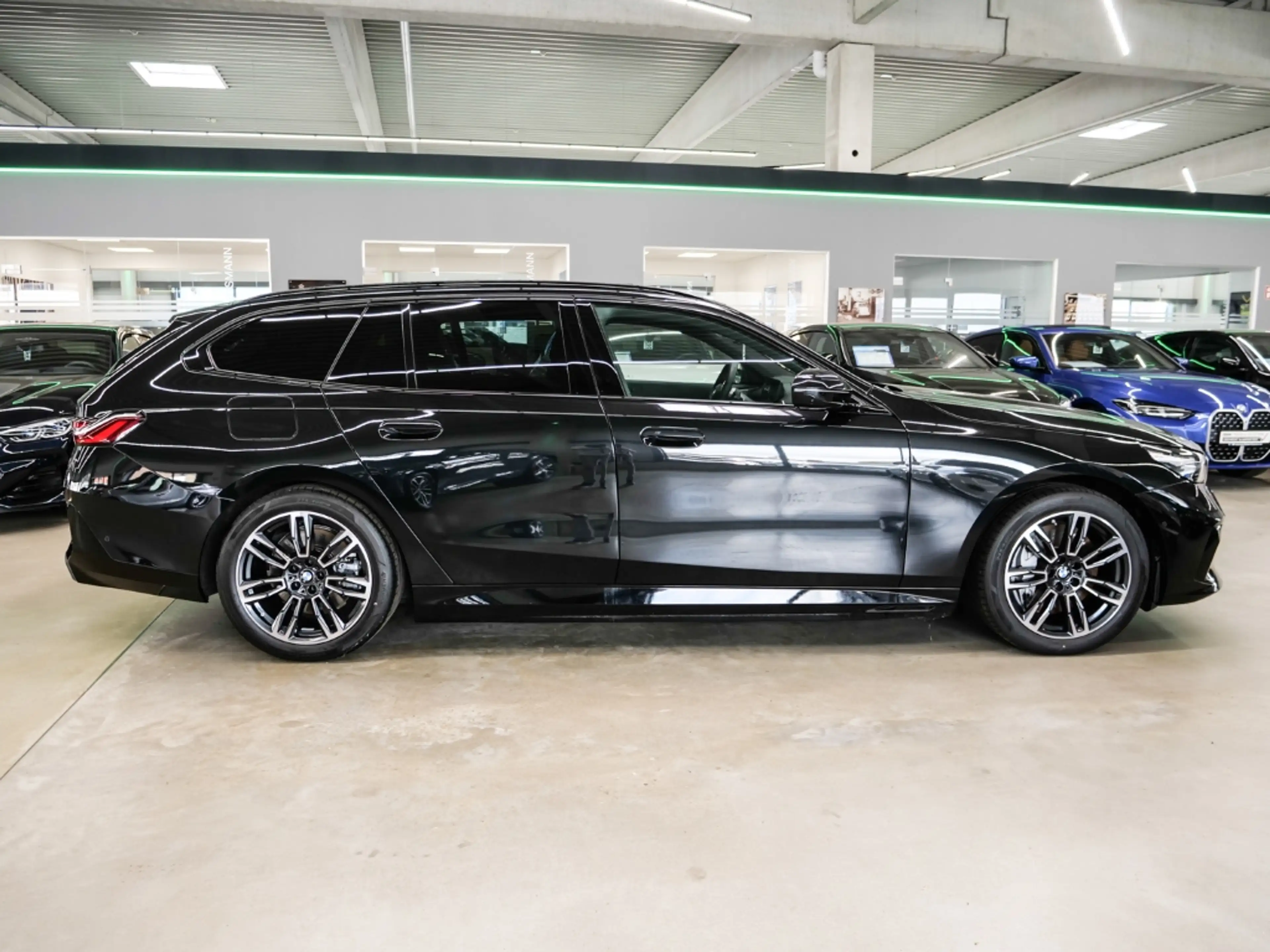 BMW 550 e xDrive Touring M SPORT 19''AHK PANO B+W SITZLÜFT — photo 4
