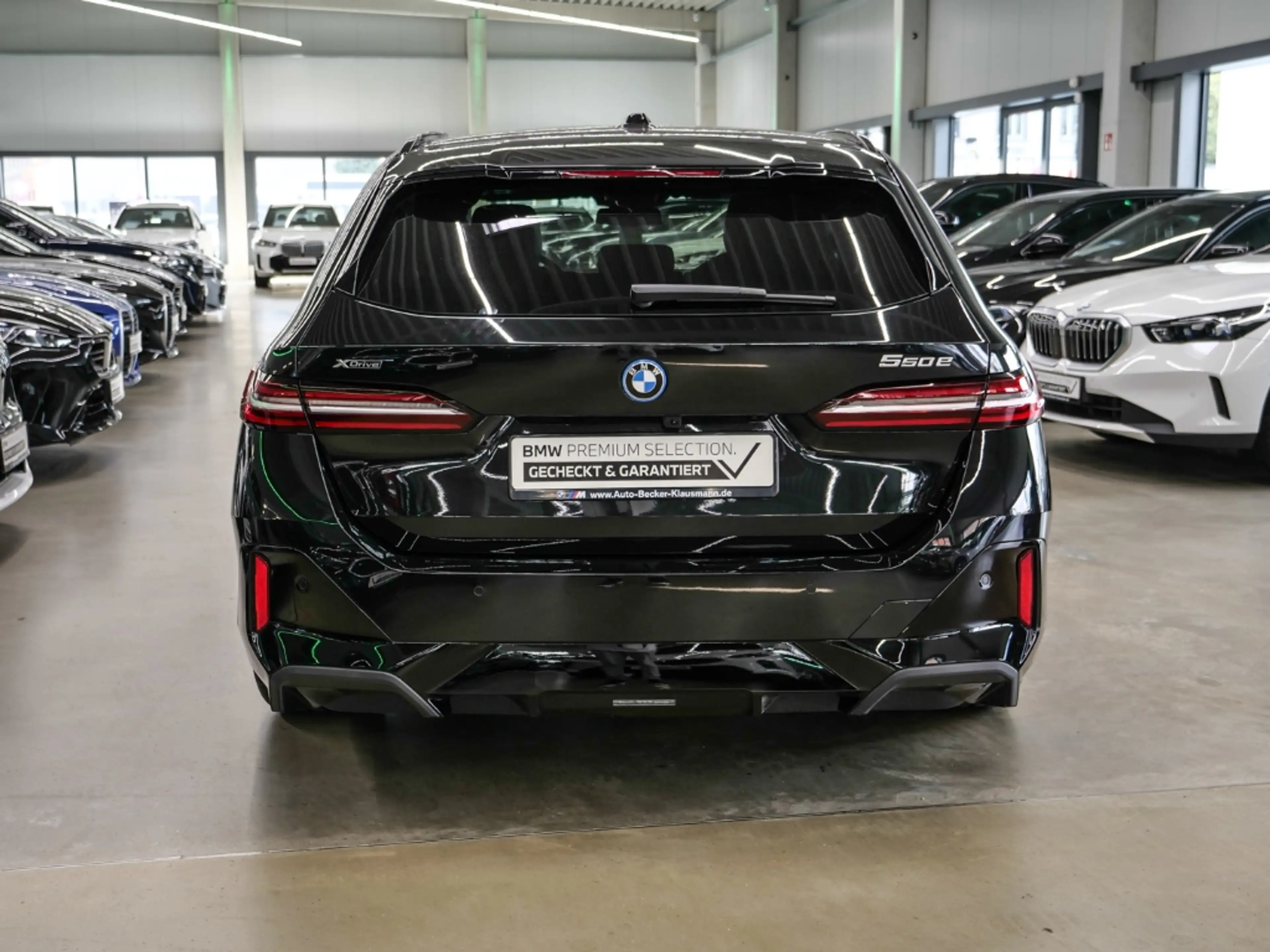 BMW 550 e xDrive Touring M SPORT 19''AHK PANO B+W SITZLÜFT — photo 5