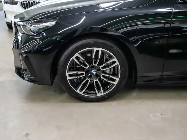 BMW 5 Series view 7
