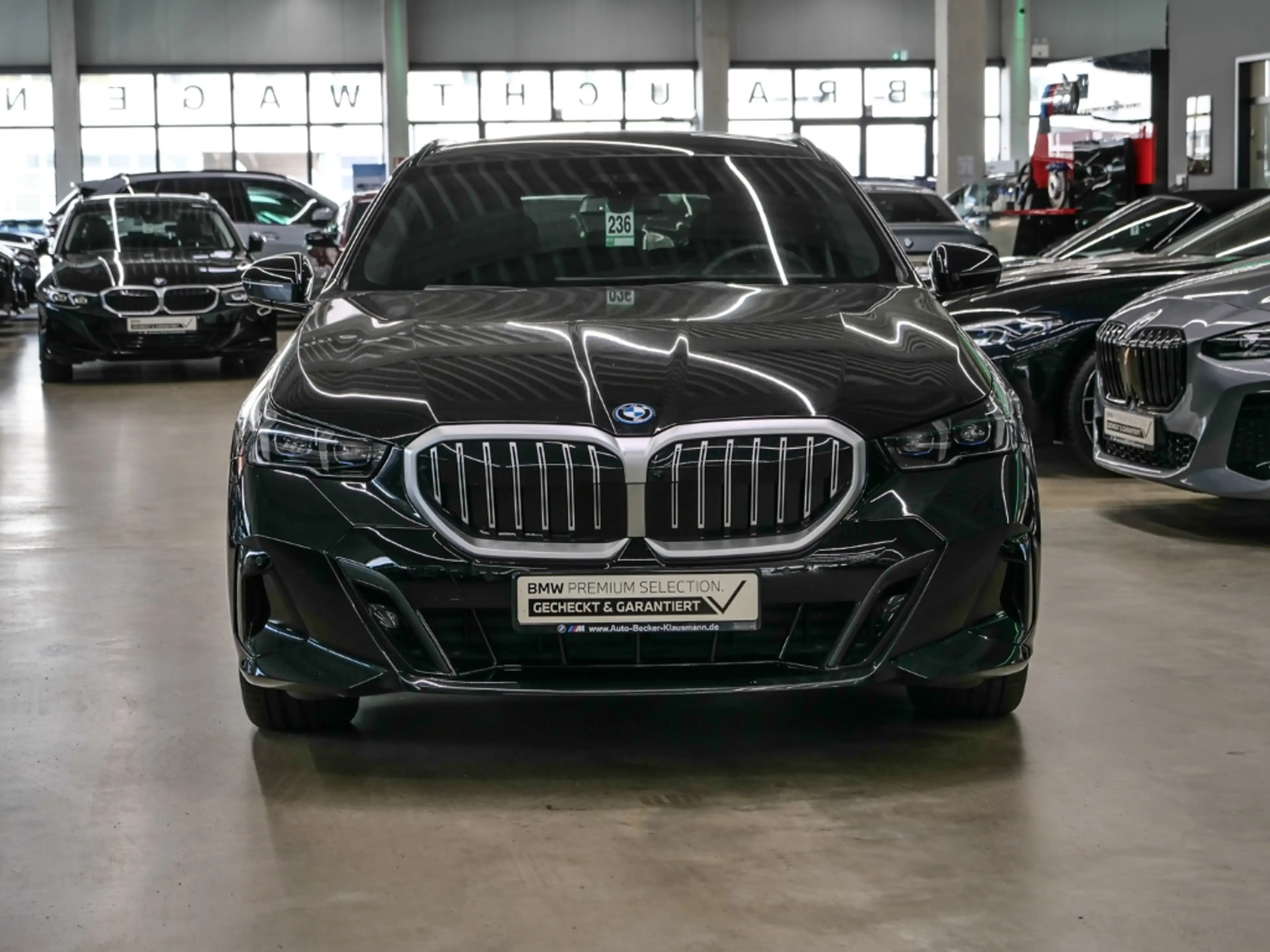 BMW 550 e xDrive Touring M SPORT 19''AHK PANO B+W SITZLÜFT — photo 3