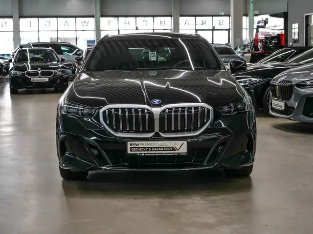 BMW 5 Series view 3