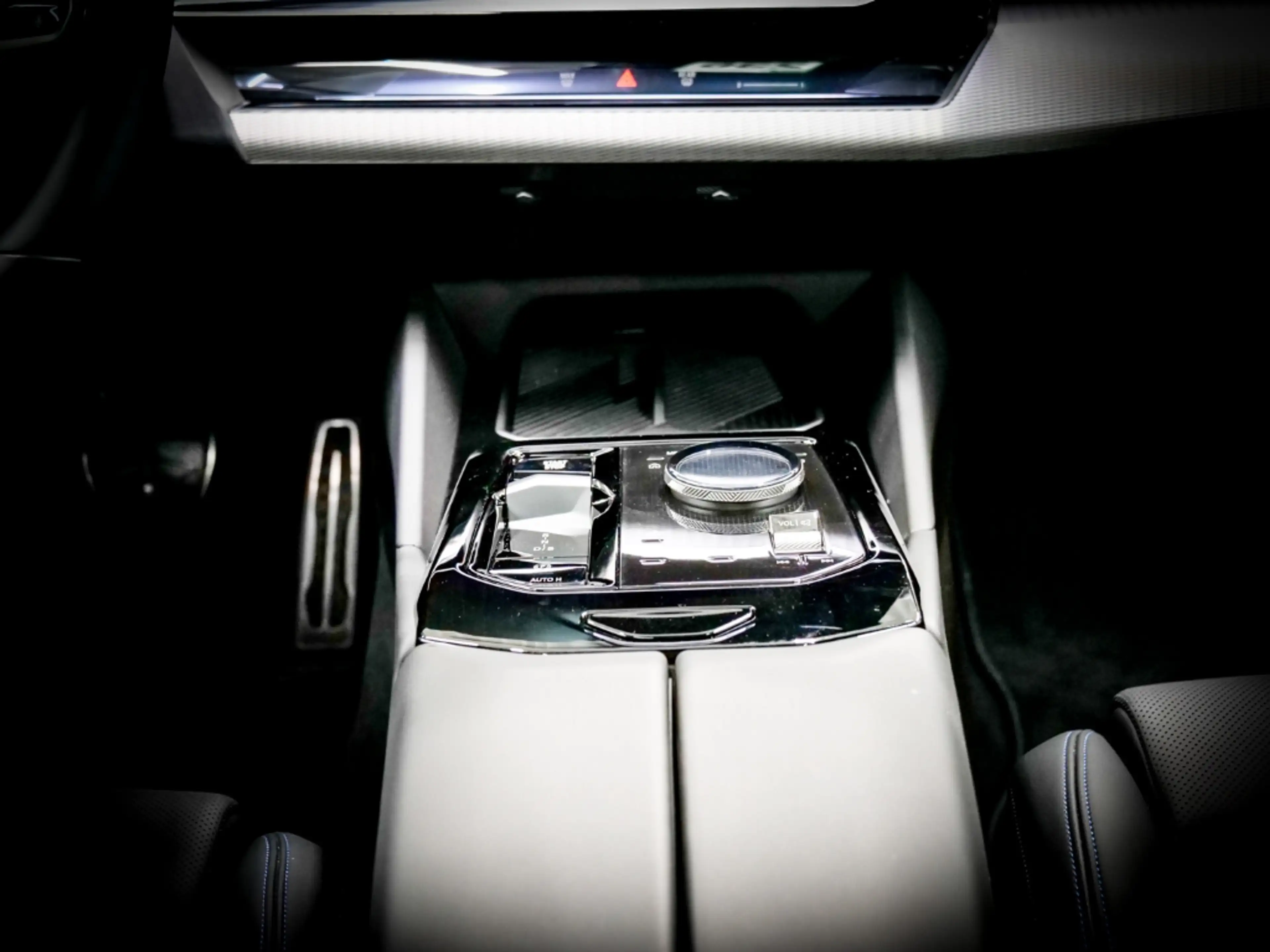 BMW 550 e xDrive Touring M SPORT 19''AHK PANO B+W SITZLÜFT — photo 14