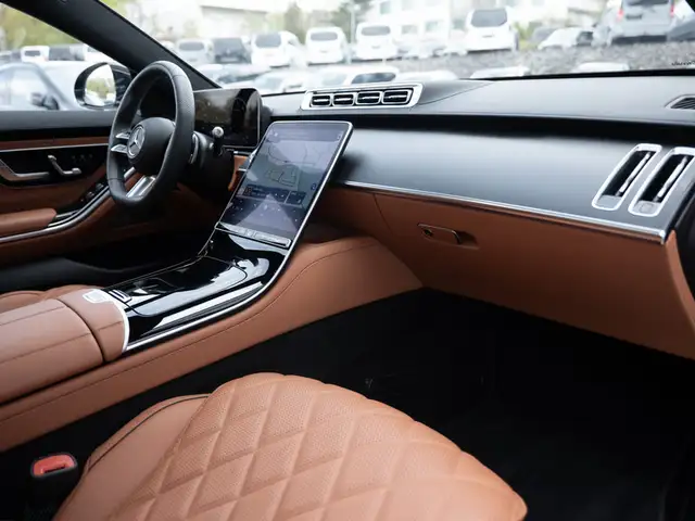 Mercedes-Benz S-Class view 3