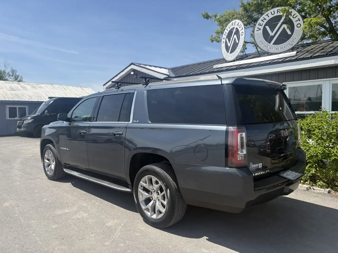 GMC Yukon снимка GMC Yukon