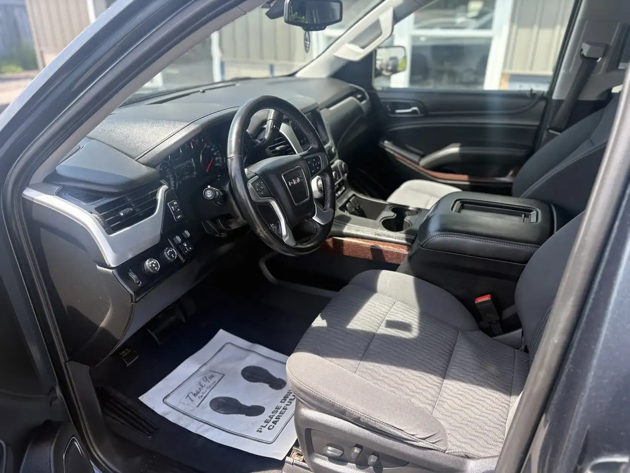 GMC Yukon снимка GMC Yukon