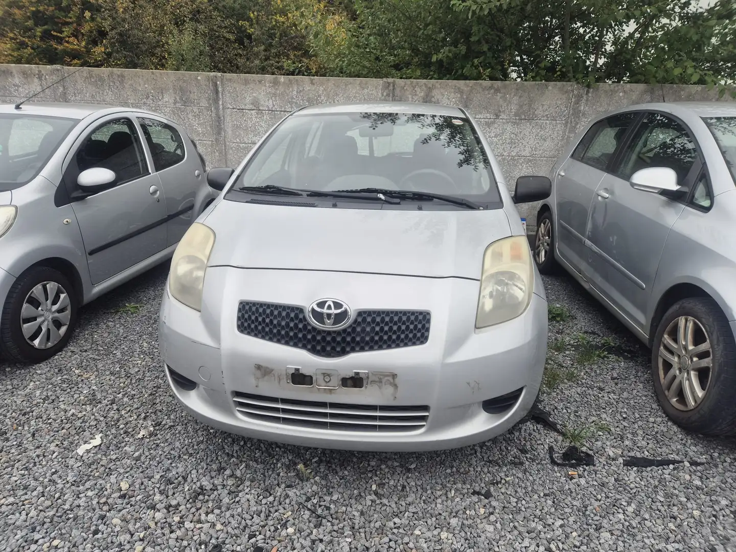 Toyota Yaris 1.0i VVT-i Yaris+ Zilver - 2