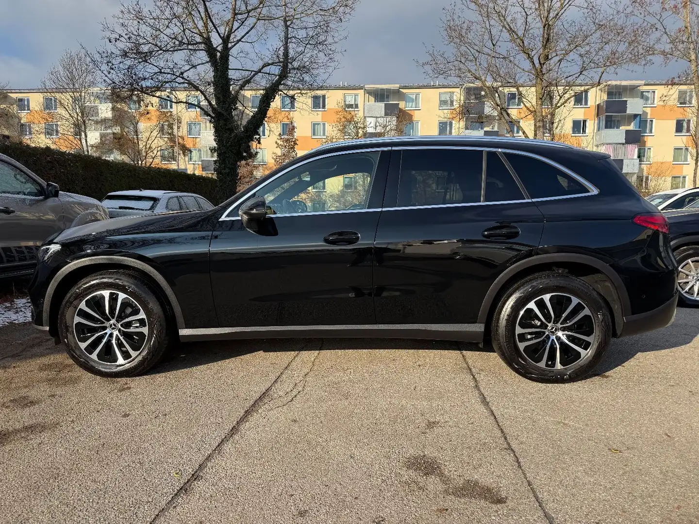 Mercedes-Benz GLC 300 d 4Matic AUT~LED~Ambie~Kam~AHK~LED Schwarz - 2