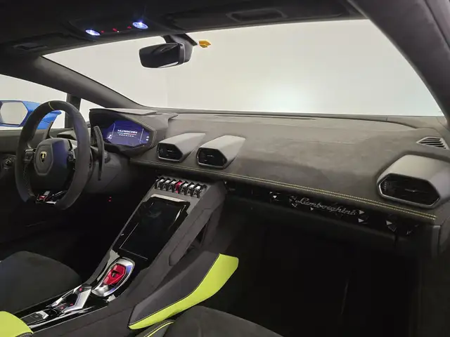 Lamborghini Huracan view 7
