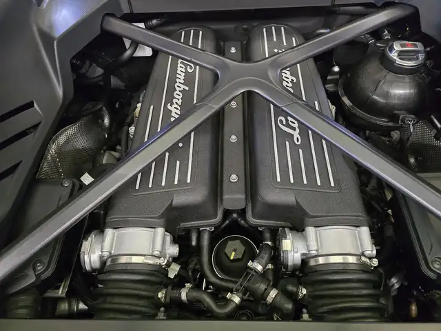 Lamborghini Huracan view 12