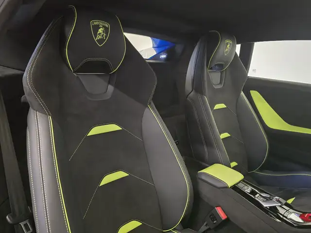 Lamborghini Huracan view 8
