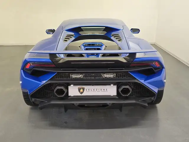 Lamborghini Huracan view 4
