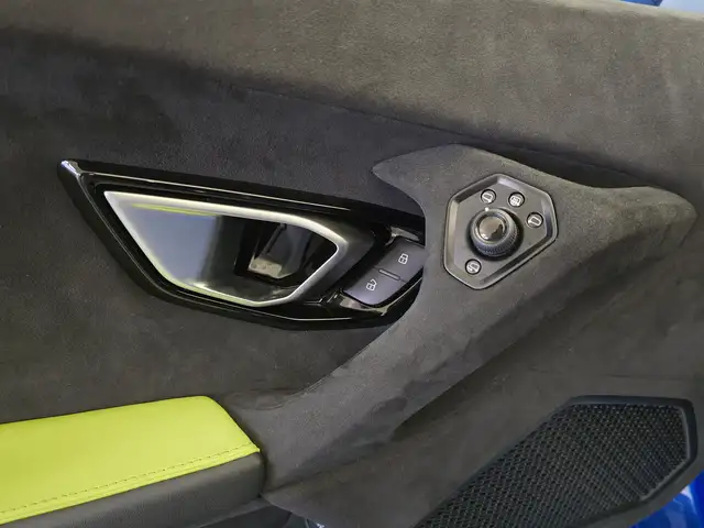 Lamborghini Huracan view 15
