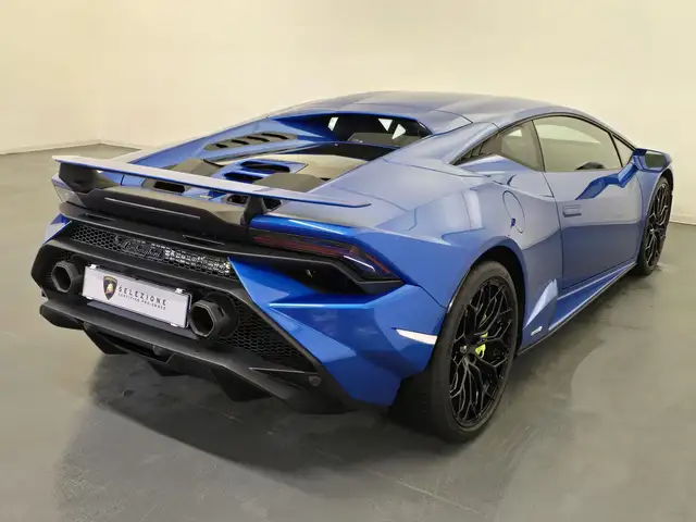 Lamborghini Huracan view 3