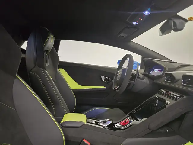 Lamborghini Huracan view 6