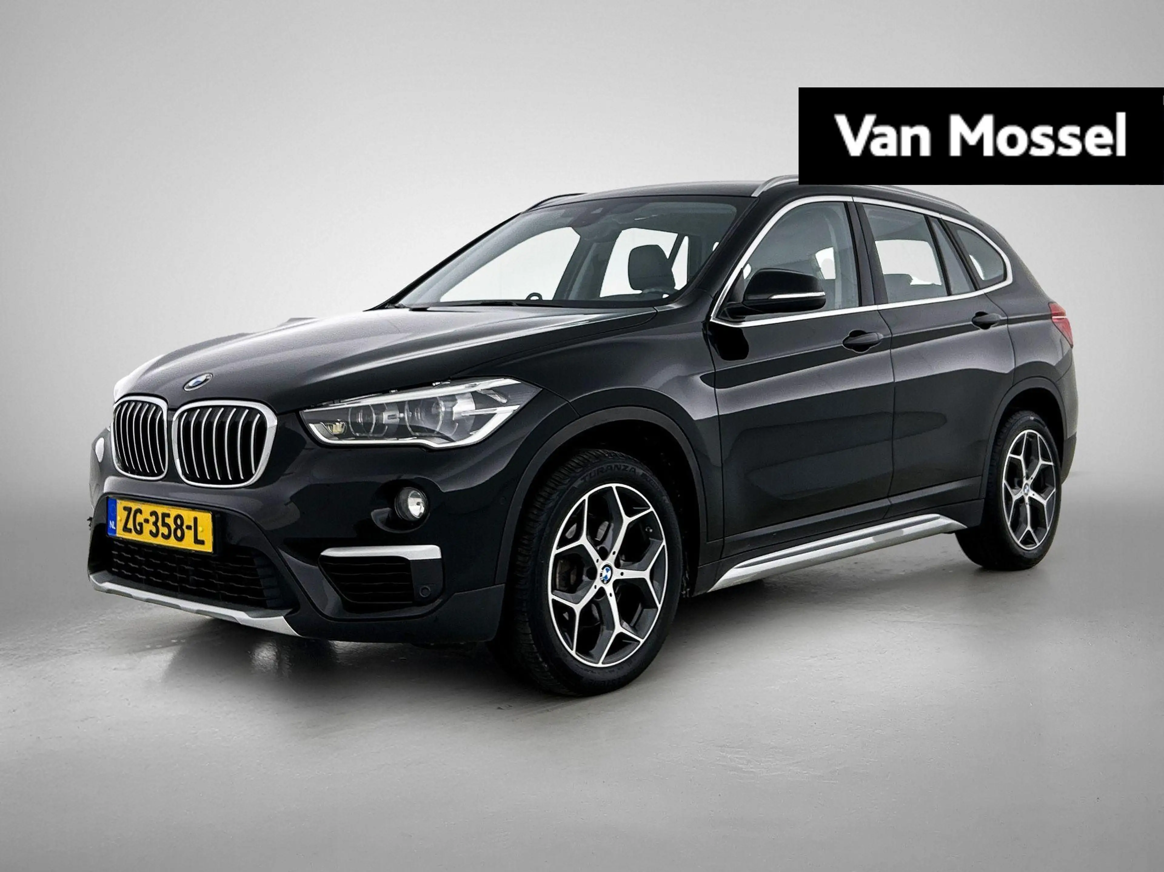 BMW X1 sDrive18i High Executive | Camera | Comfortstoelen