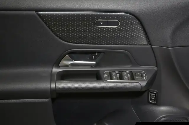 Mercedes-Benz Gla view 13