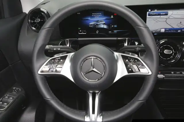 Mercedes-Benz Gla view 12