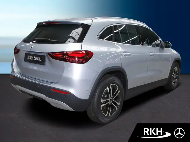Mercedes-Benz Gla view 3