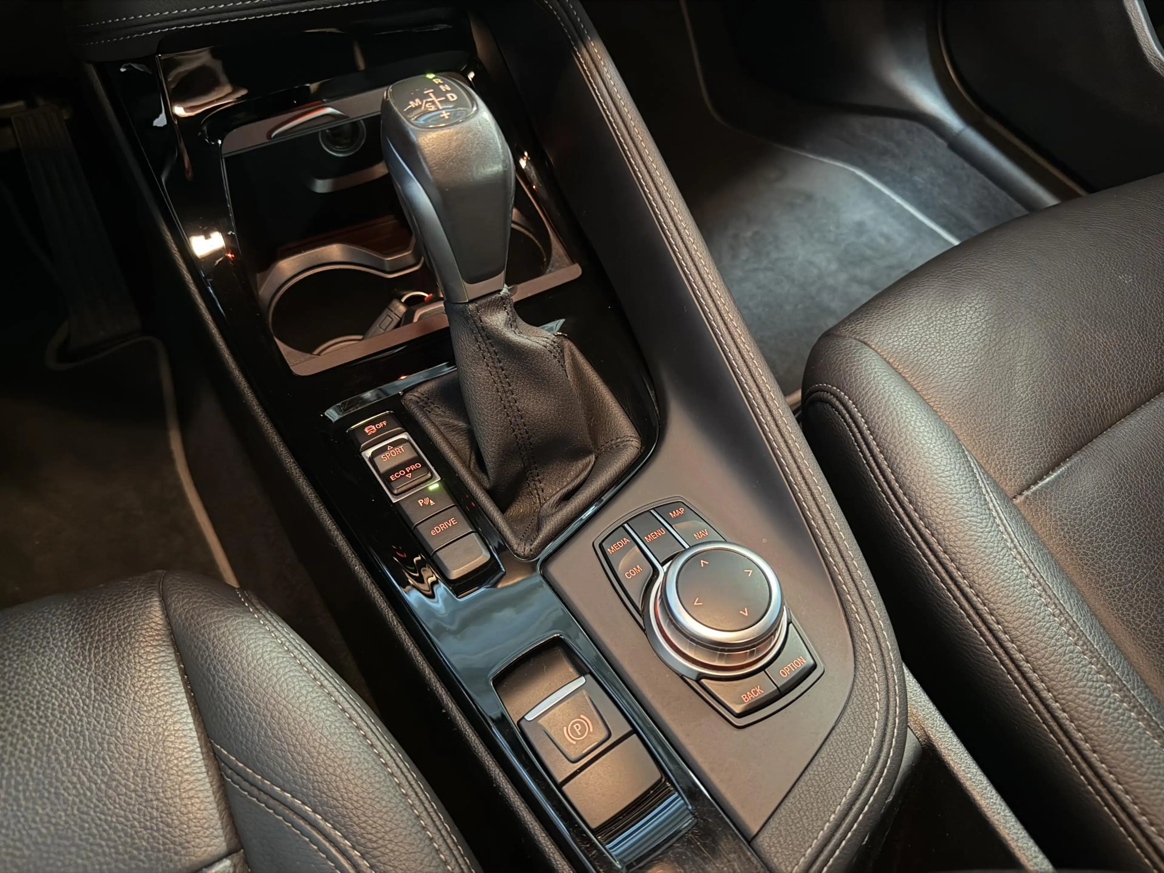 BMW X2 xDrive25e 18"/Leder/Harman Kardon/Camera/Apple Car — photo 31
