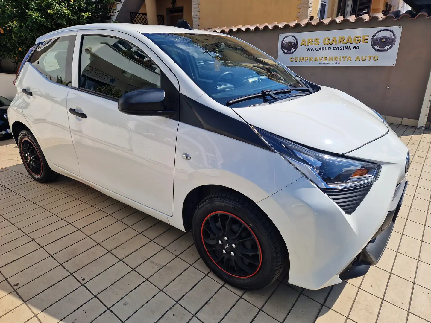 Toyota Aygo Aygo 5p 1.0 x-business 72cv Bianco - 2