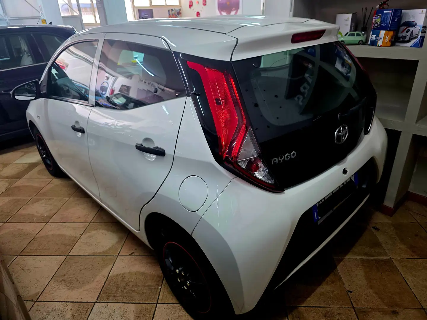 Toyota Aygo Aygo 5p 1.0 x-business 72cv Blanc - 2