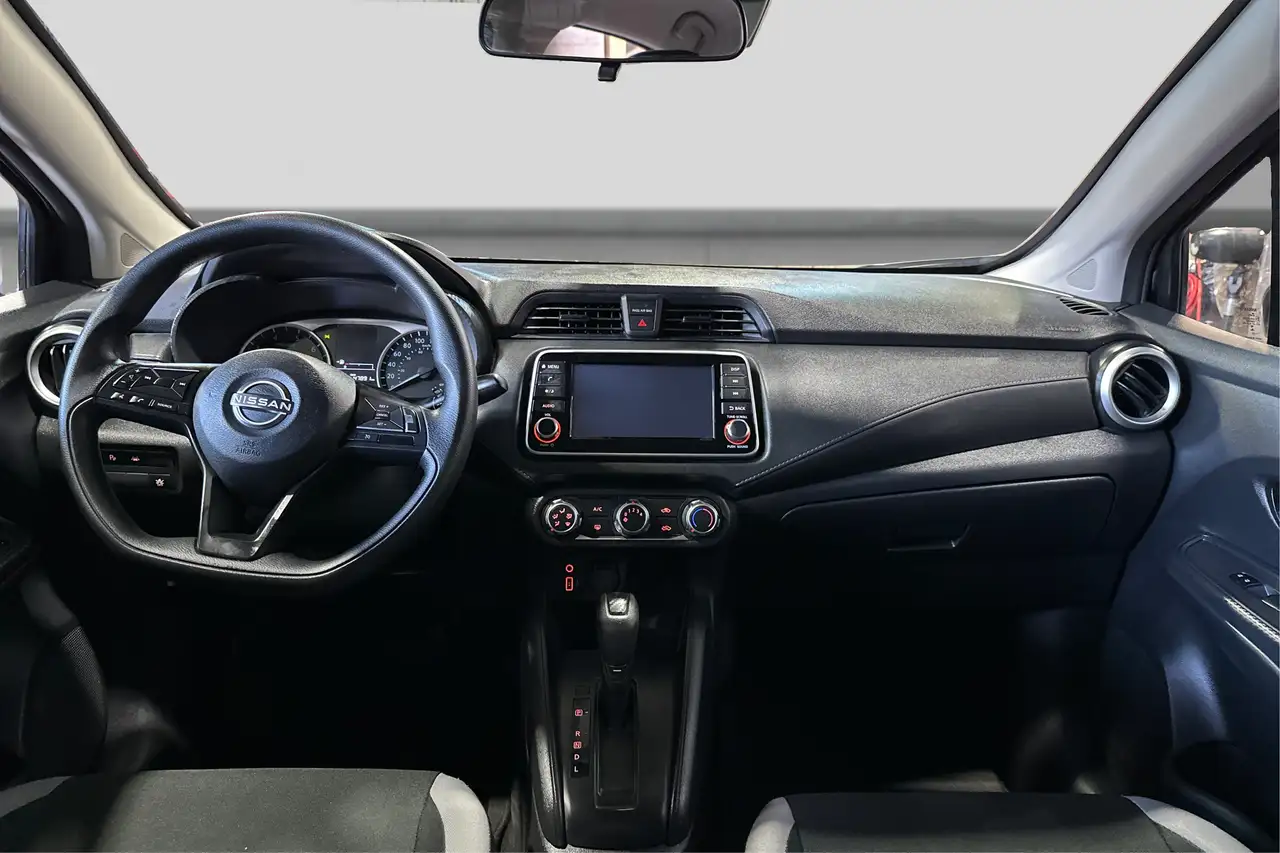 Nissan Versa снимка Nissan Versa