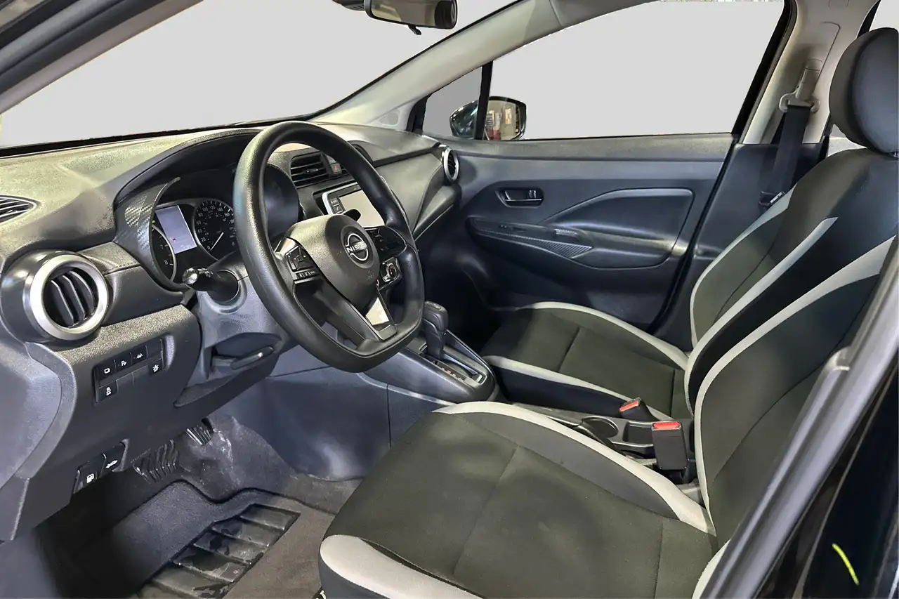 Nissan Versa снимка Nissan Versa