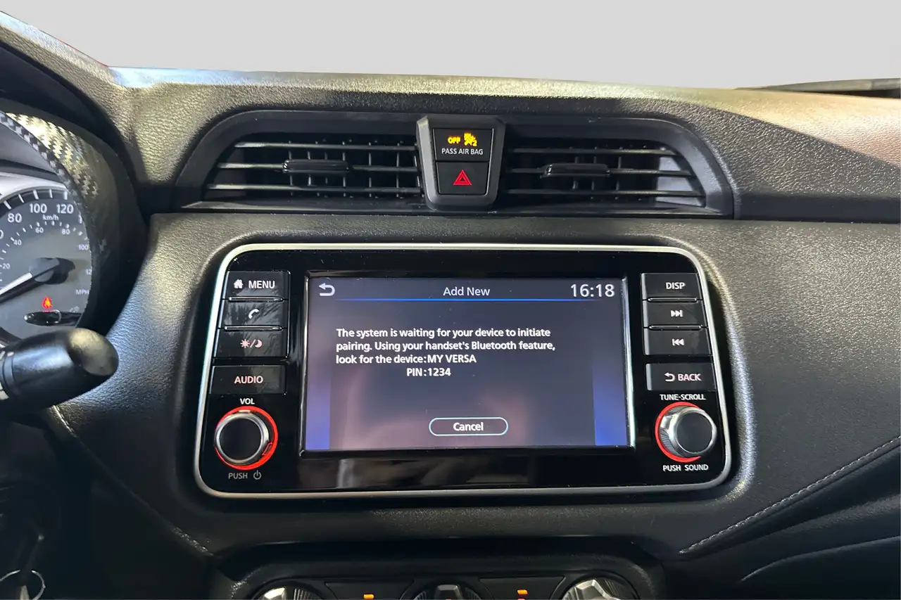 Nissan Versa снимка Nissan Versa