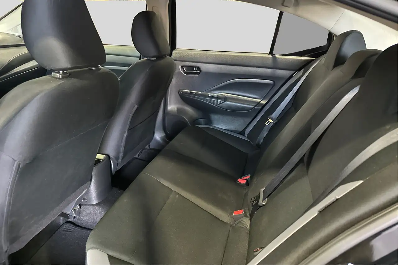 Nissan Versa снимка Nissan Versa