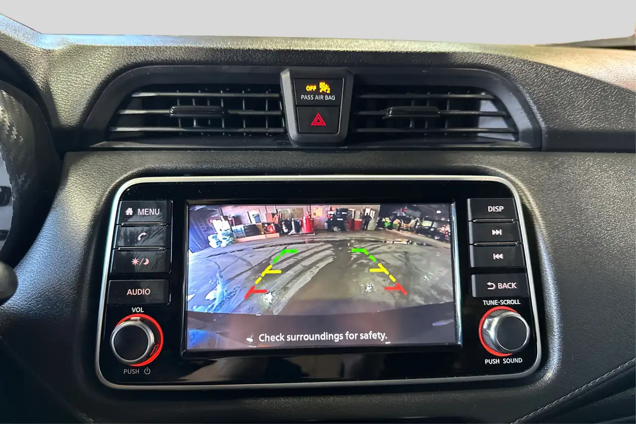 Nissan Versa снимка Nissan Versa