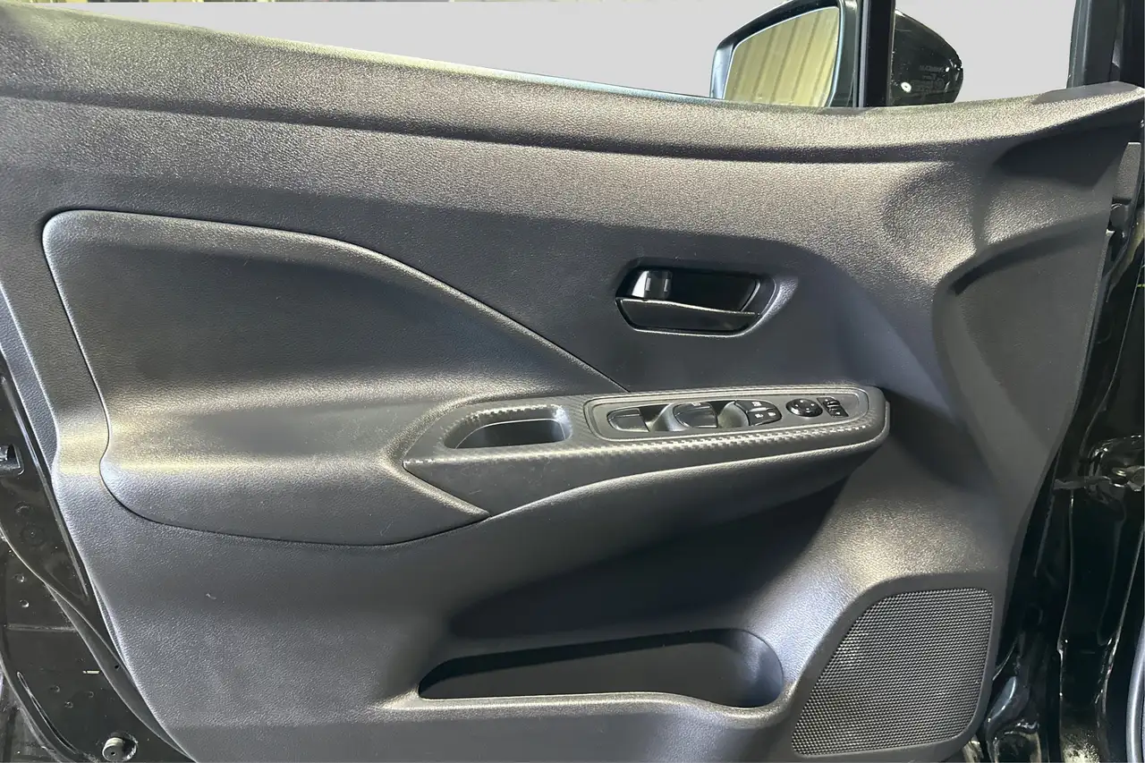 Nissan Versa снимка Nissan Versa