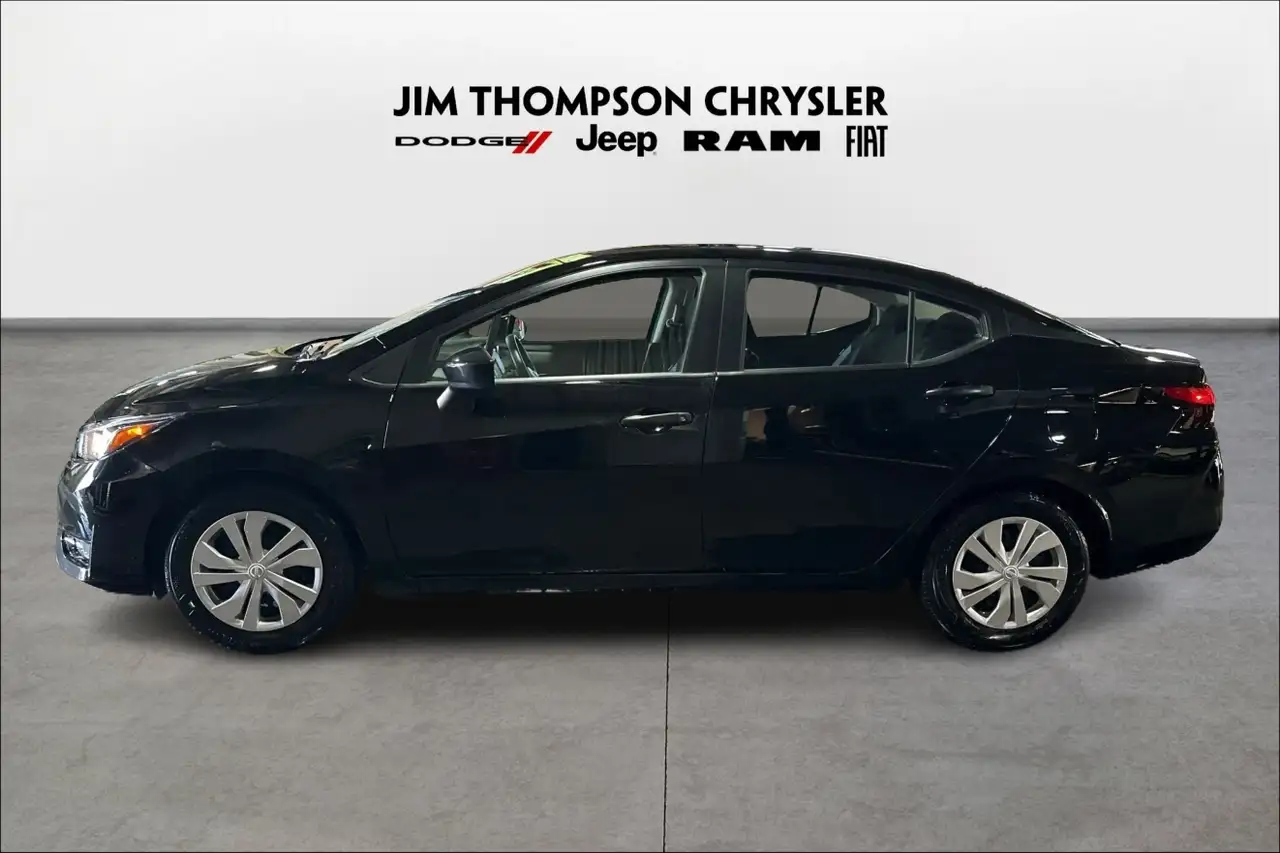 Nissan Versa снимка Nissan Versa