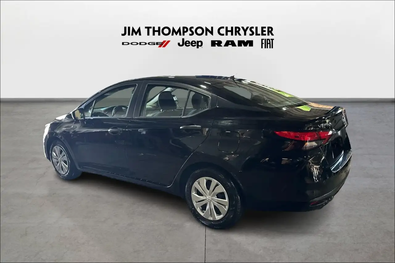 Nissan Versa снимка Nissan Versa