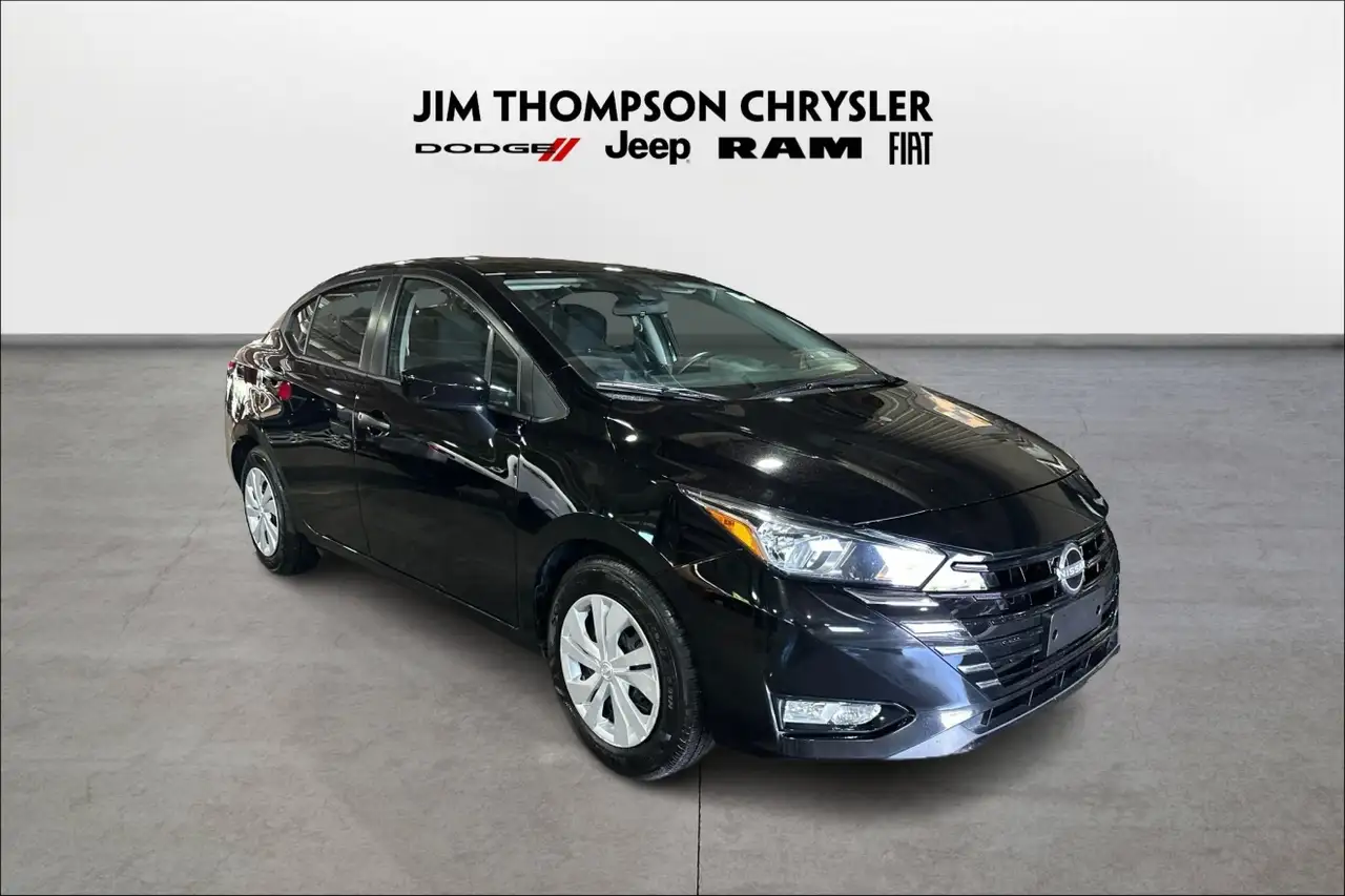 Nissan Versa снимка Nissan Versa