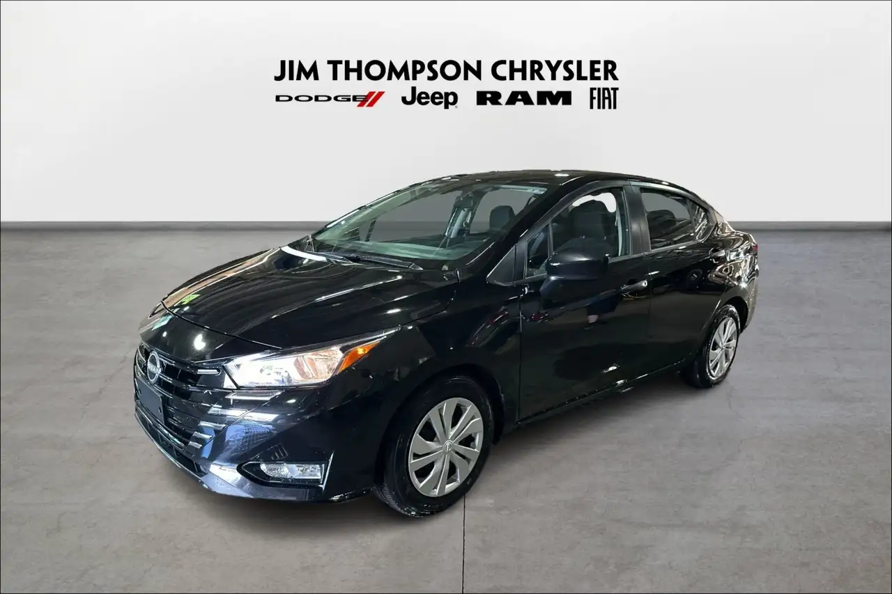Nissan Versa снимка Nissan Versa