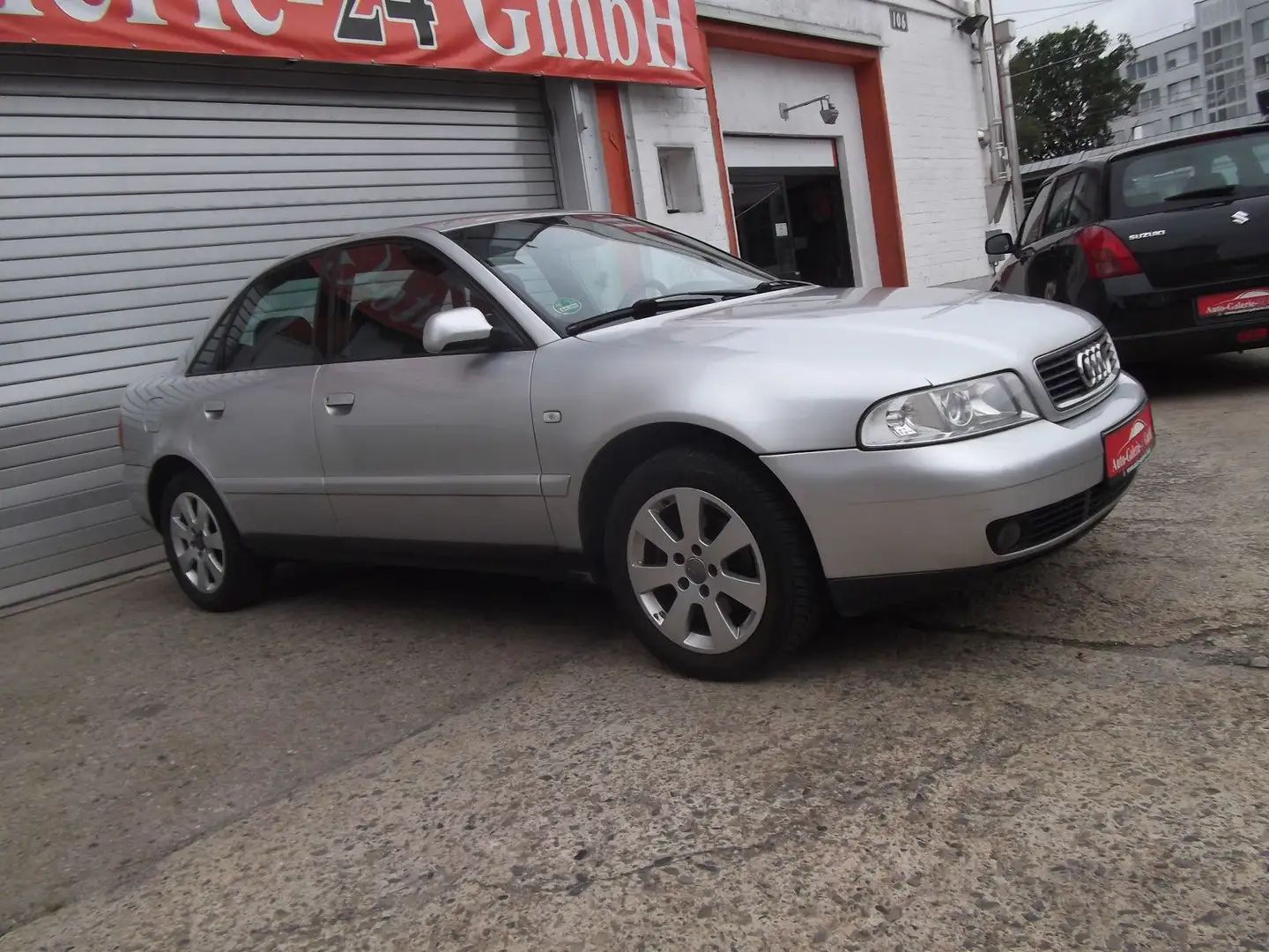 Audi A4 1.8 Auto Srebrny - 2