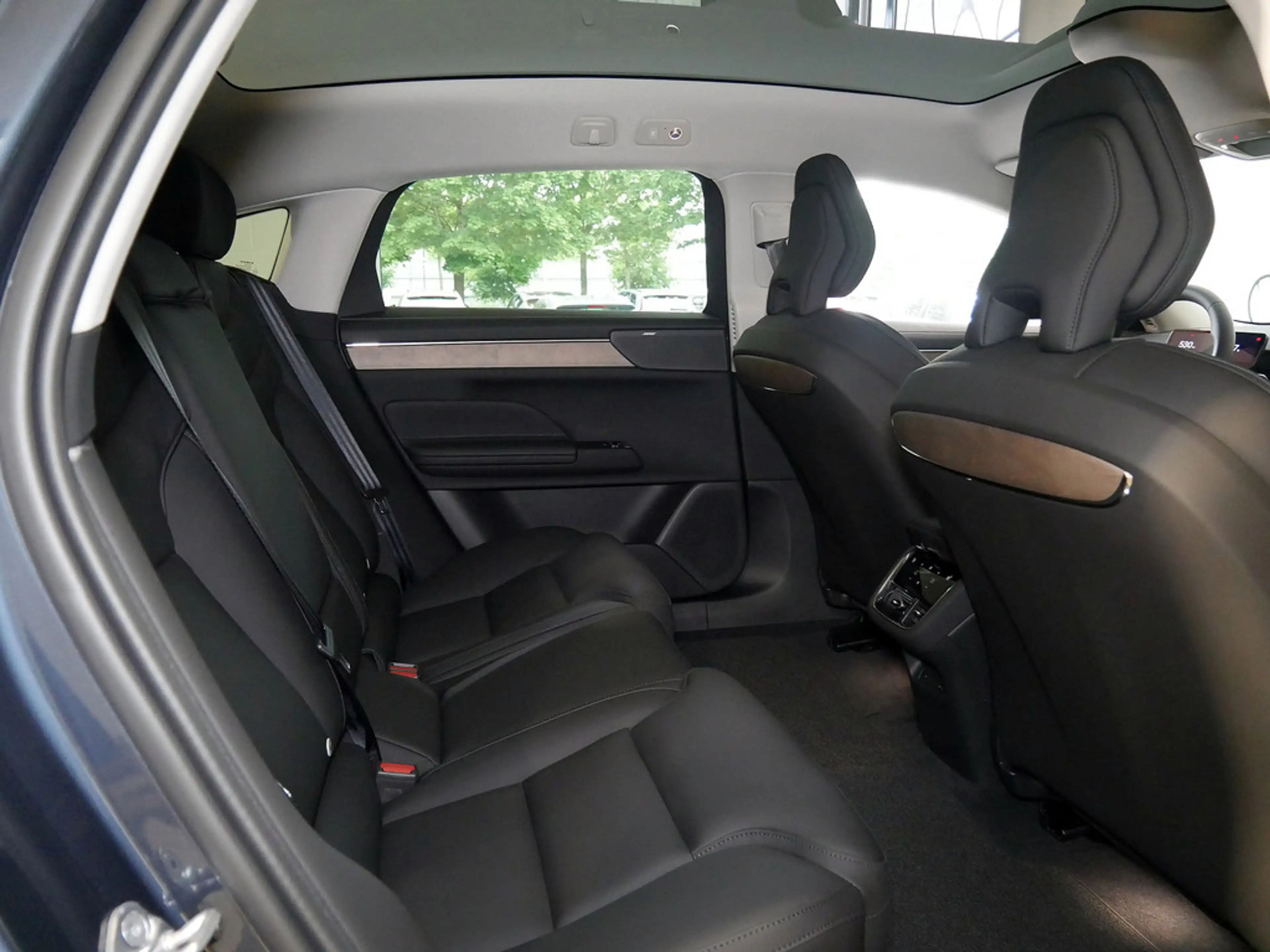 Volvo ES90 Single Motor Extended Range Plus 360° — photo 6
