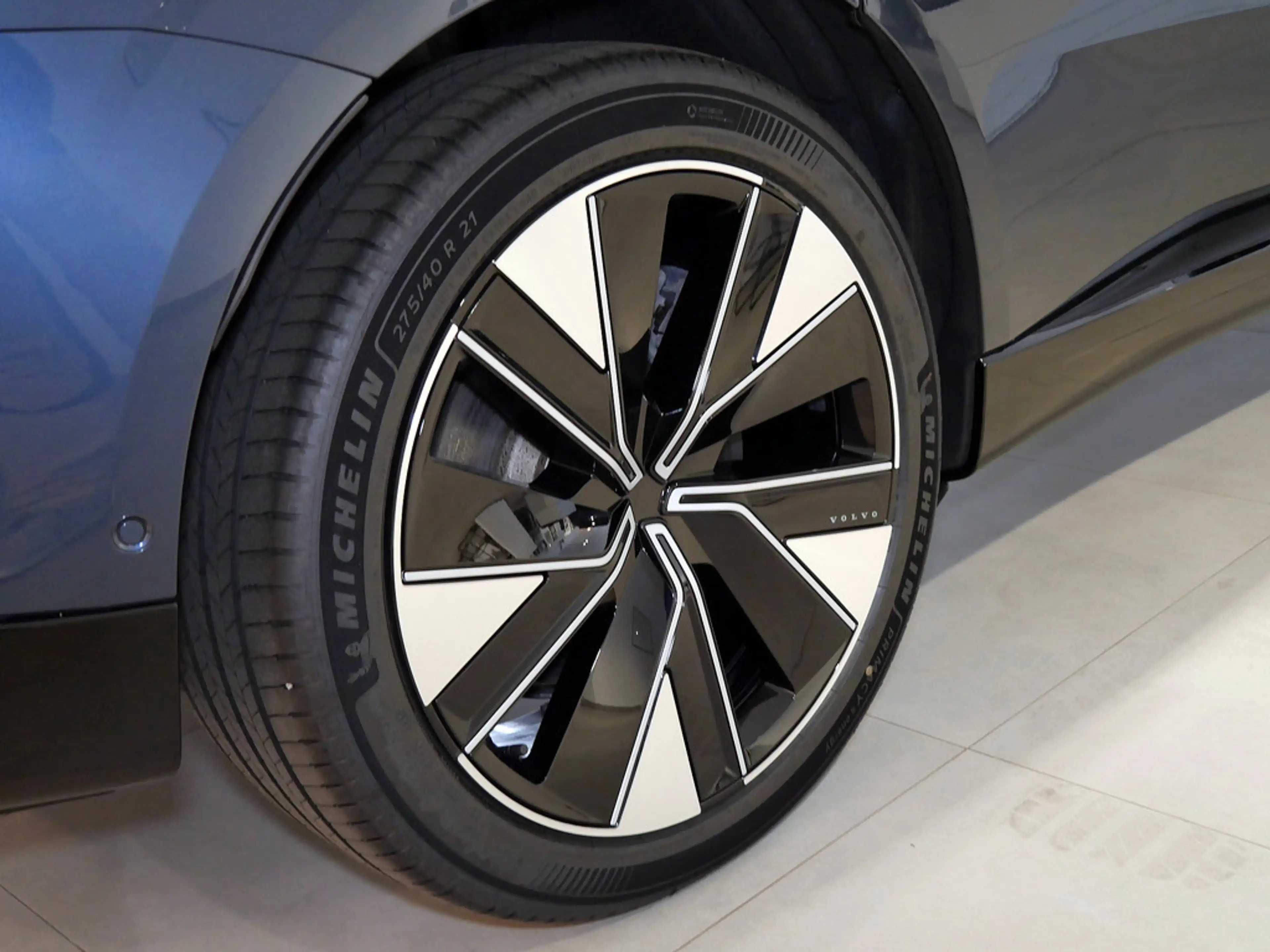 Volvo ES90 Single Motor Extended Range Plus 360° — photo 9