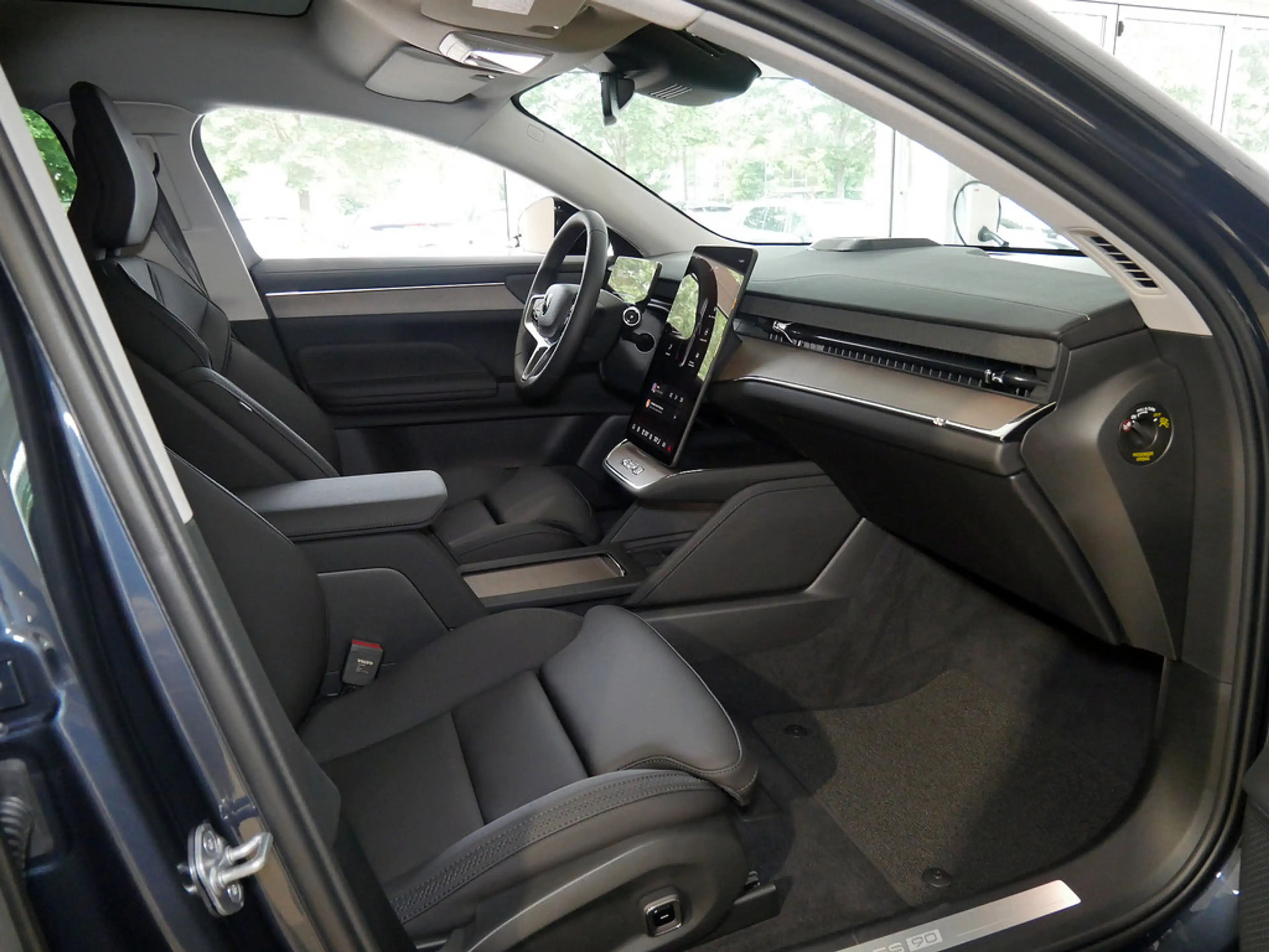 Volvo ES90 Single Motor Extended Range Plus 360° — photo 5