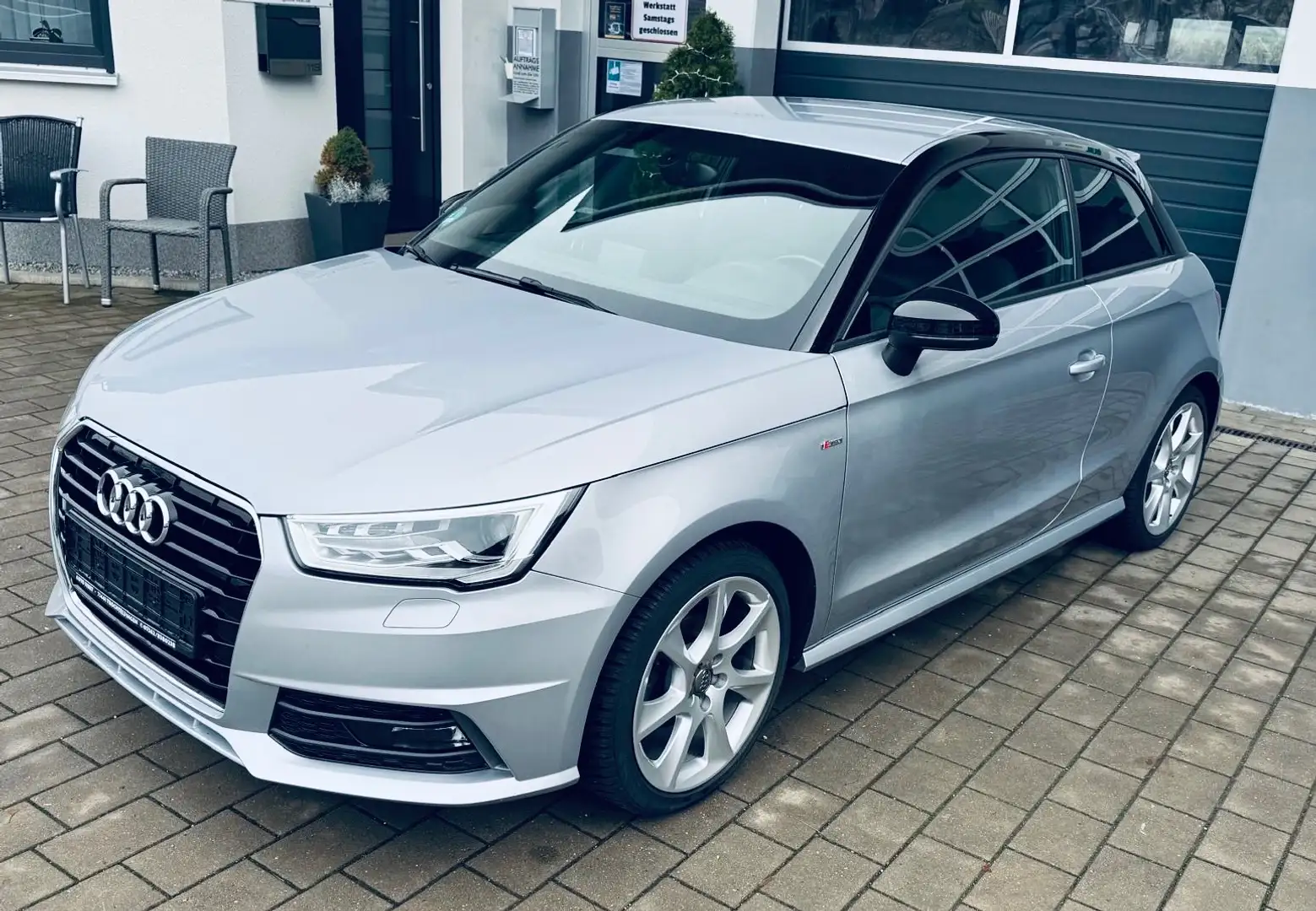 Audi A1 A1 1.0 TFSI ultra design S-line Silber - 1