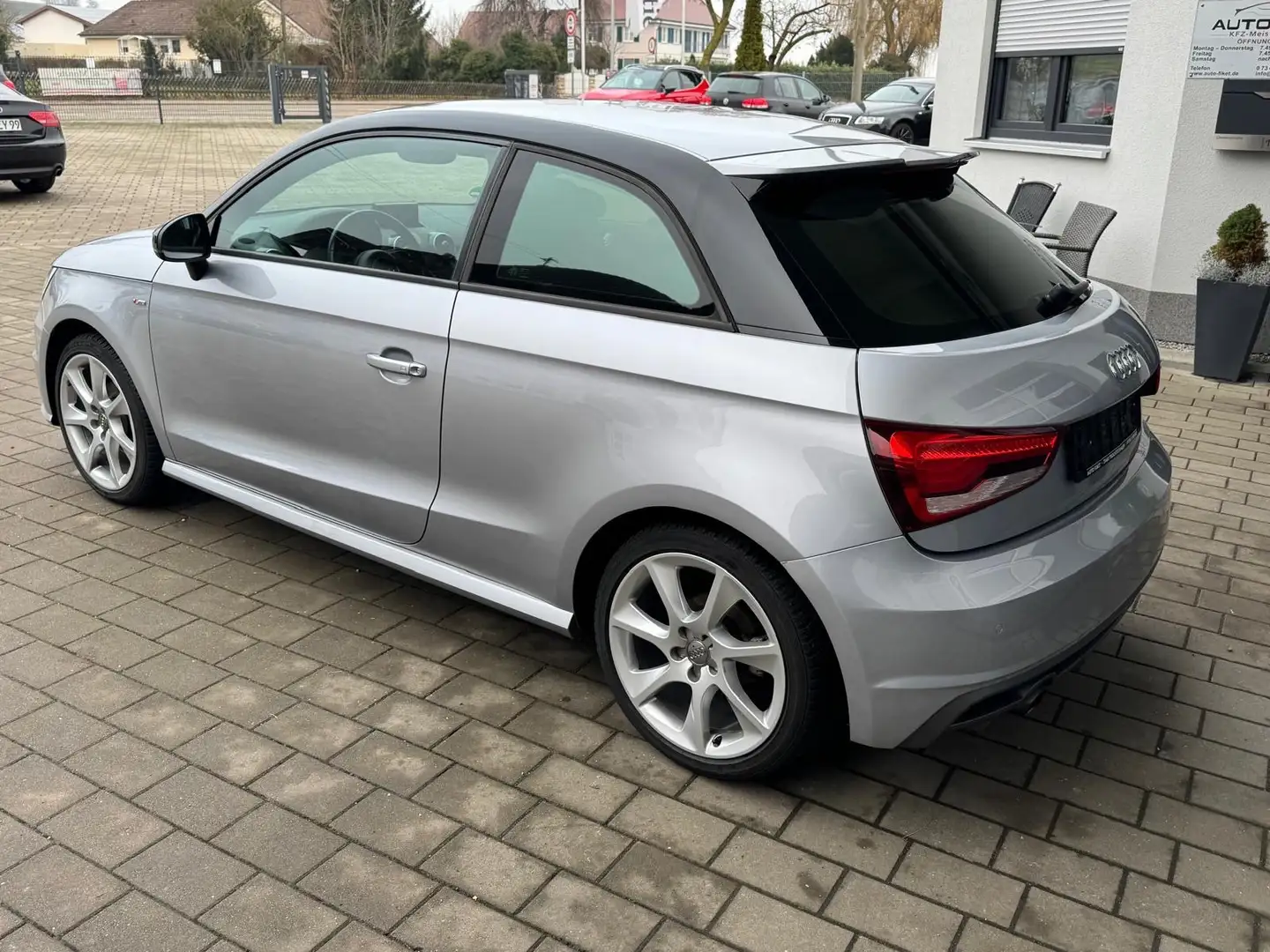 Audi A1 A1 1.0 TFSI ultra design S-line Silber - 2