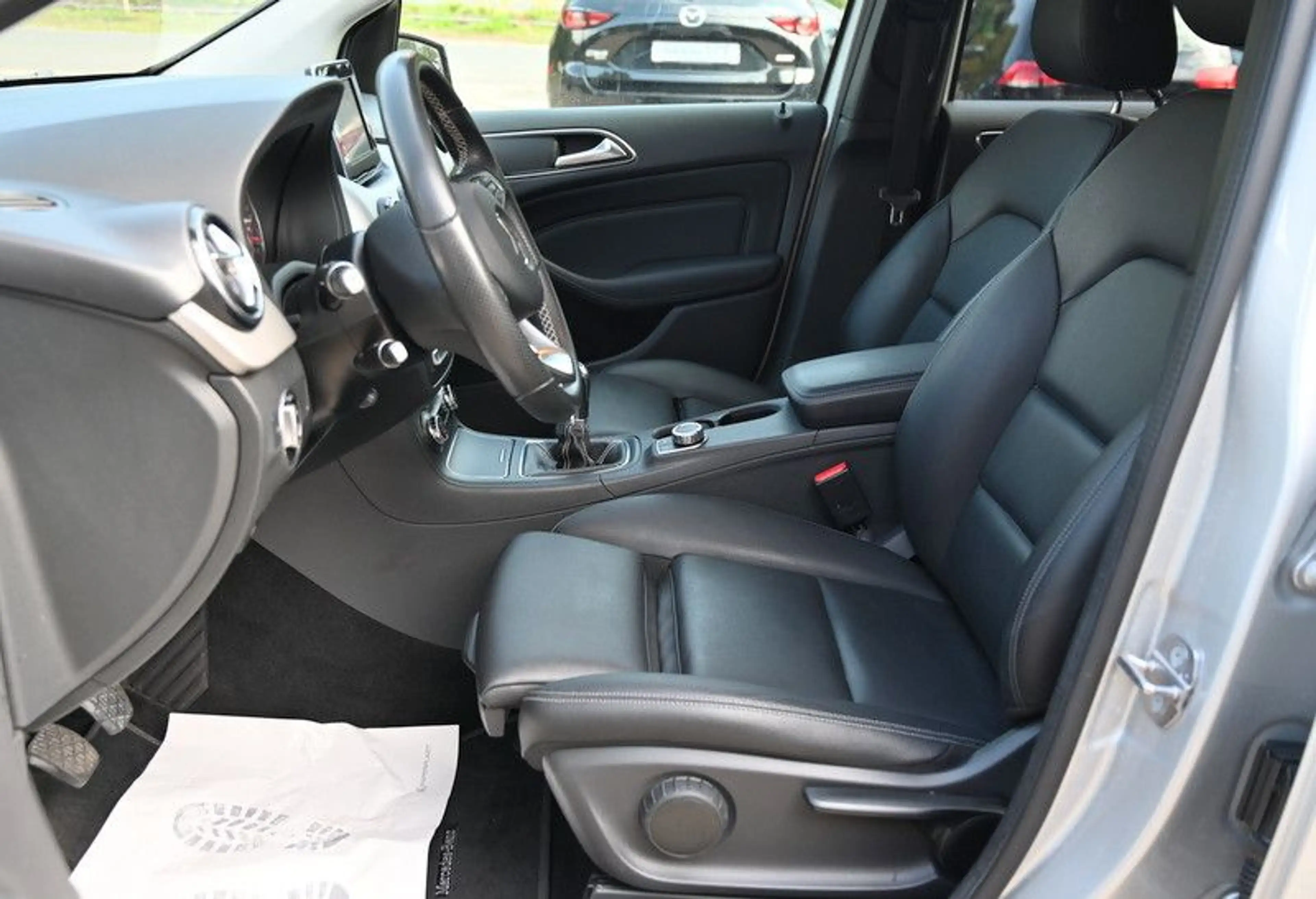 Mercedes-Benz B 180 Urban Leder Navi 2xPDC Kamera AHK 1.Hand — photo 11