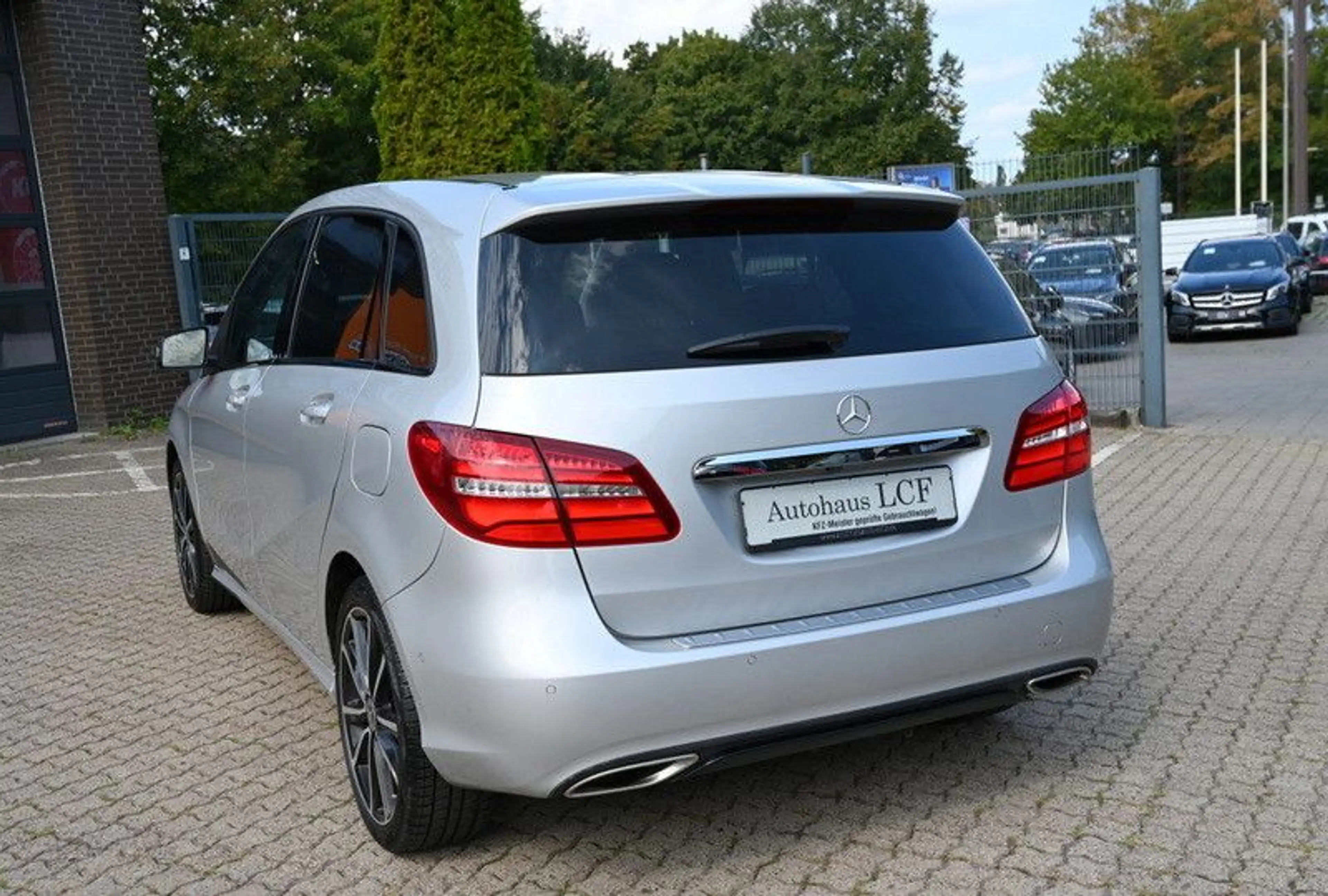 Mercedes-Benz B 180 Urban Leder Navi 2xPDC Kamera AHK 1.Hand — photo 8