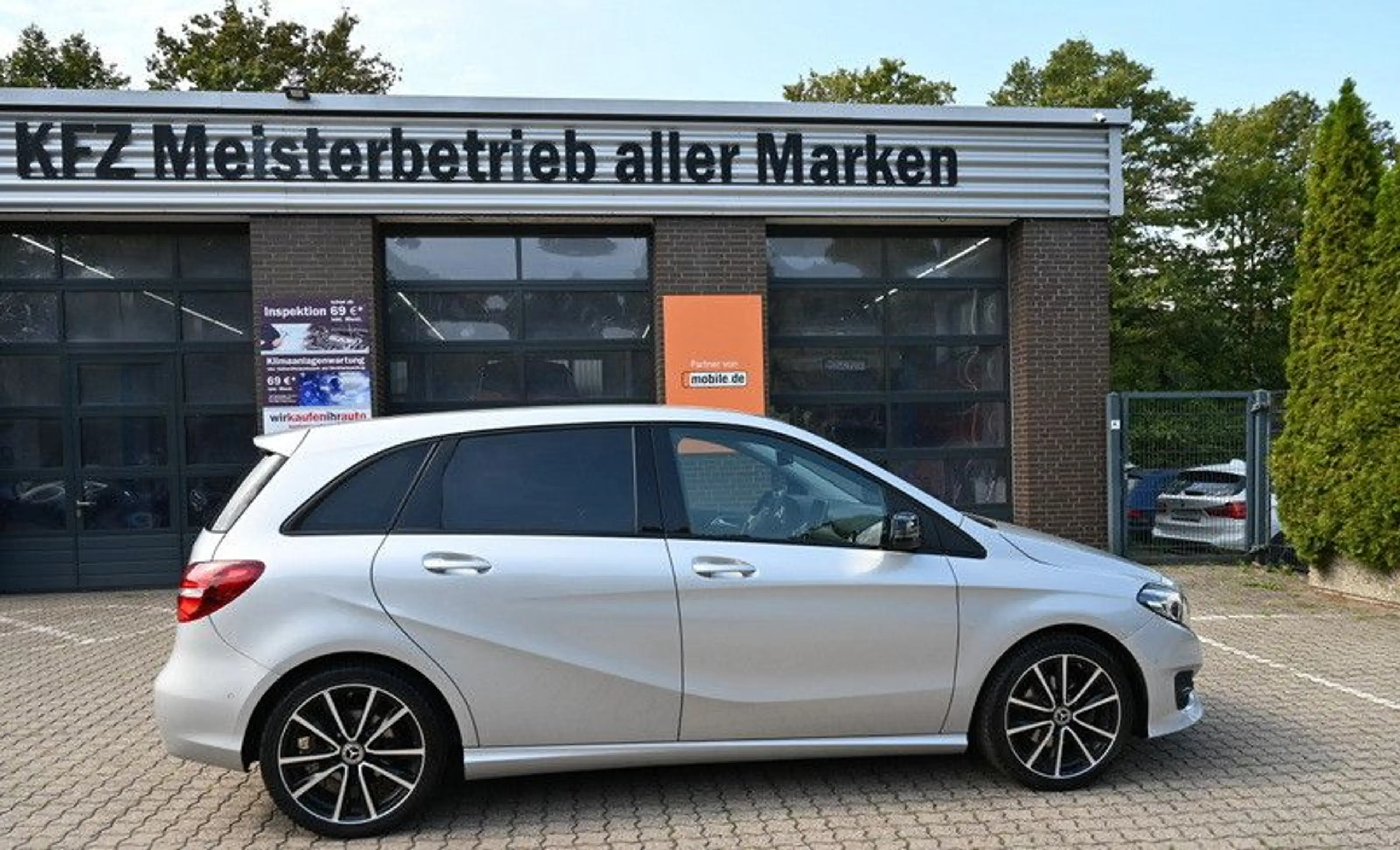 Mercedes-Benz B 180 Urban Leder Navi 2xPDC Kamera AHK 1.Hand — photo 5