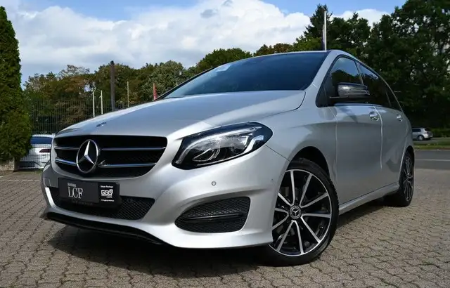 Mercedes-Benz B 180