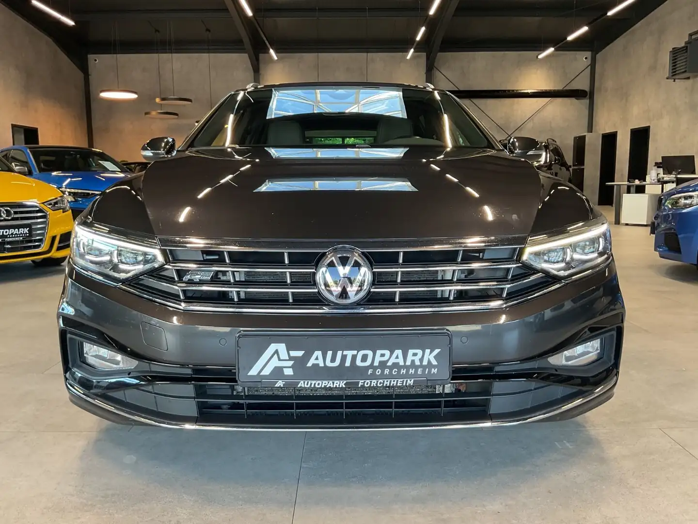 Volkswagen Passat Variant Passat Var. 2.0 TDI 4M 2x R-Line AHK Virtual 18" Grau - 2