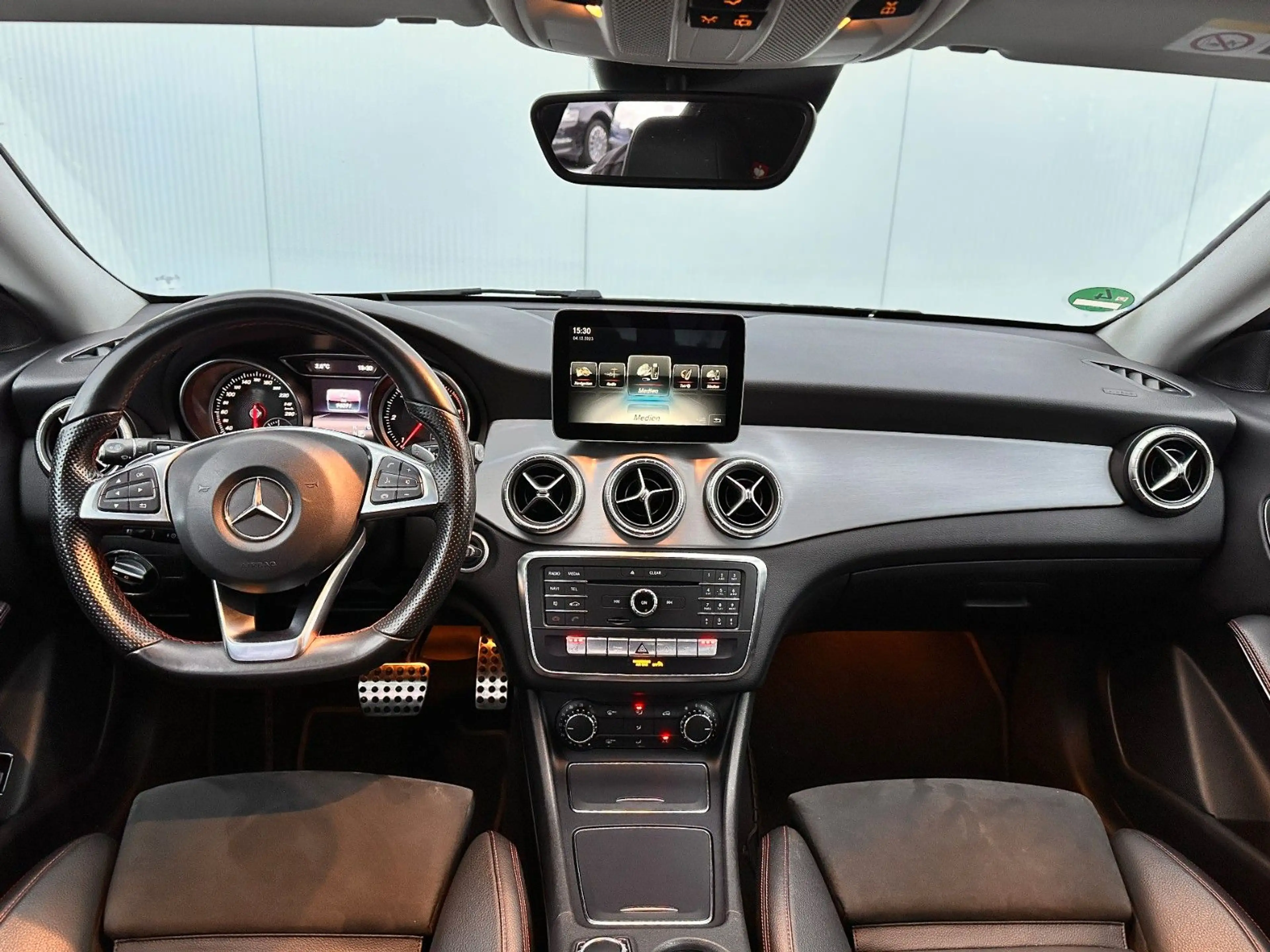 Mercedes-Benz CLA 200 d Shooting Brake 4MATIC AMG-LINE LED RFK — photo 15