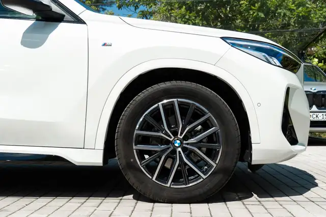 BMW X1 view 9