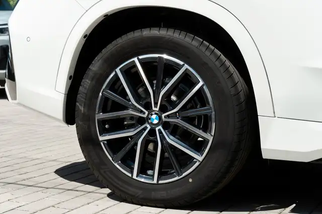 BMW X1 view 10