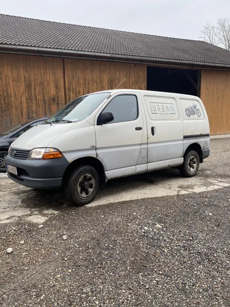 Toyota Hiace 2,5 D-4D 100 kurz - 1
